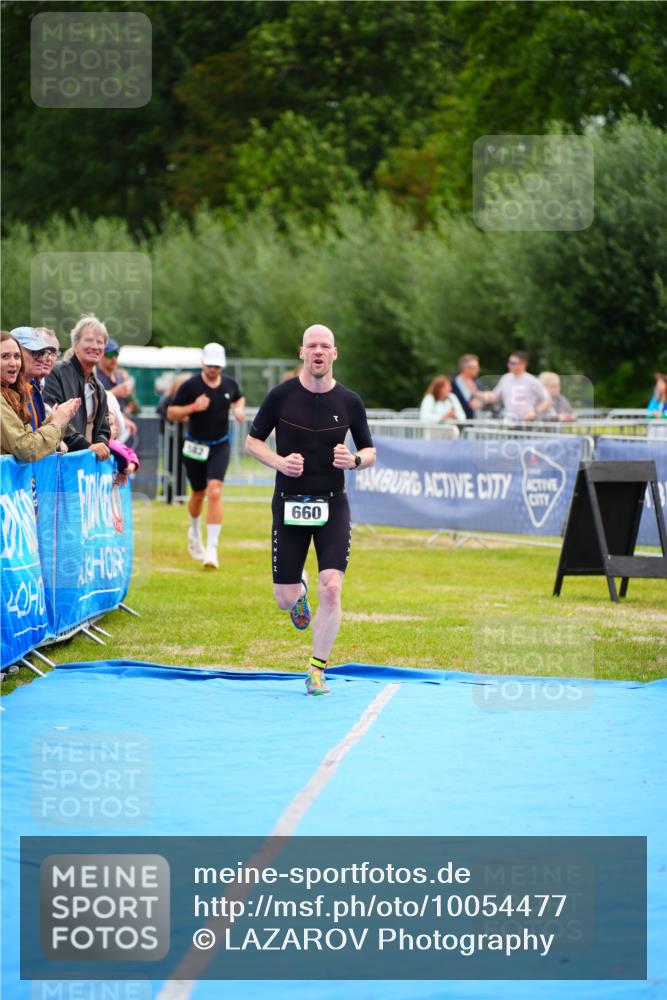 30.08.2026 - Elbe Triathlon Hamburg LAZAROV Photography http://msf.ph/oto/10054477 30.08.2026 10:55:35 Ziel 582, 660 meine-sportfotos.de