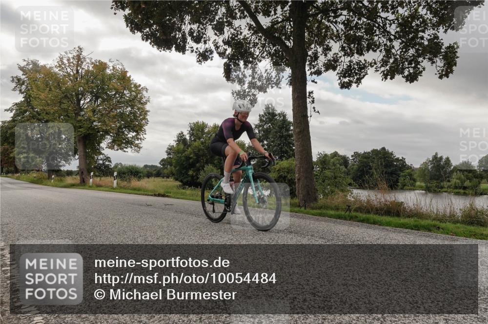 30.08.2026 - Elbe Triathlon Hamburg Michael Burmester http://msf.ph/oto/10054484 30.08.2026 11:05:29 Radfahren 1387 meine-sportfotos.de