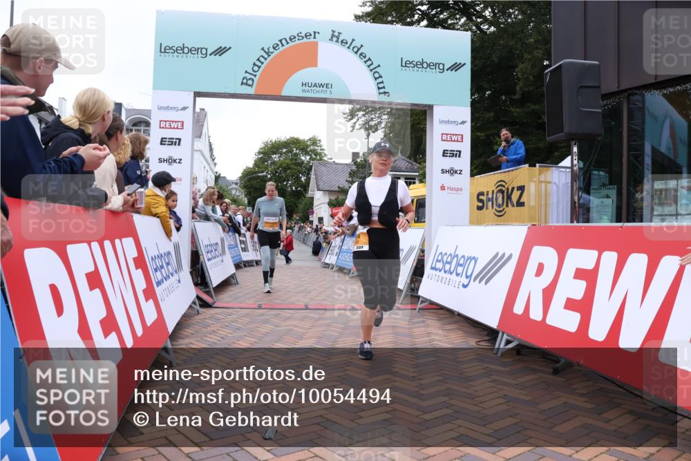 30.08.2026 - Blankeneser Heldenlauf Lena Gebhardt http://msf.ph/oto/10054494 30.08.2026 12:06:10 Ziel 2199, 2594, 2595, 2936 meine-sportfotos.de