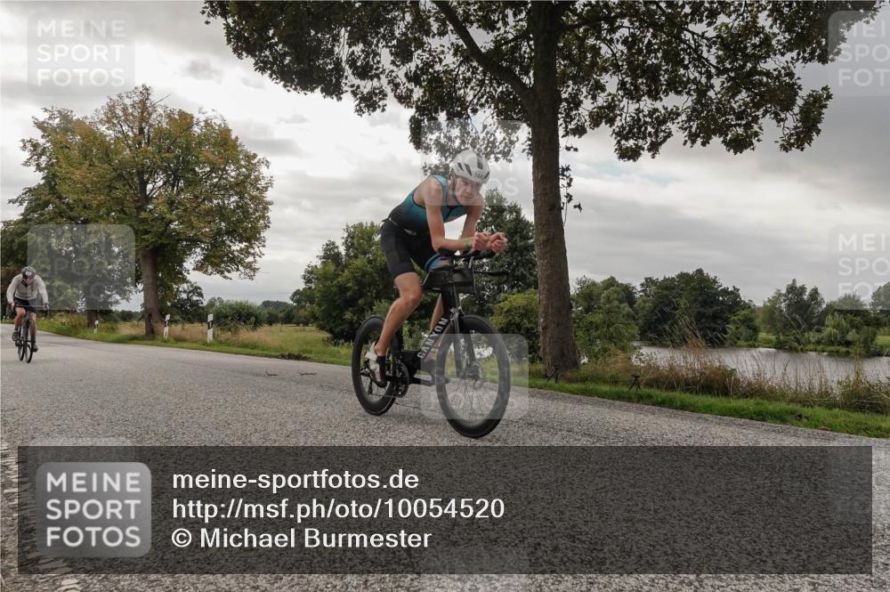30.08.2026 - Elbe Triathlon Hamburg Michael Burmester http://msf.ph/oto/10054520 30.08.2026 11:06:12 Radfahren 896, 1305, 1442 meine-sportfotos.de