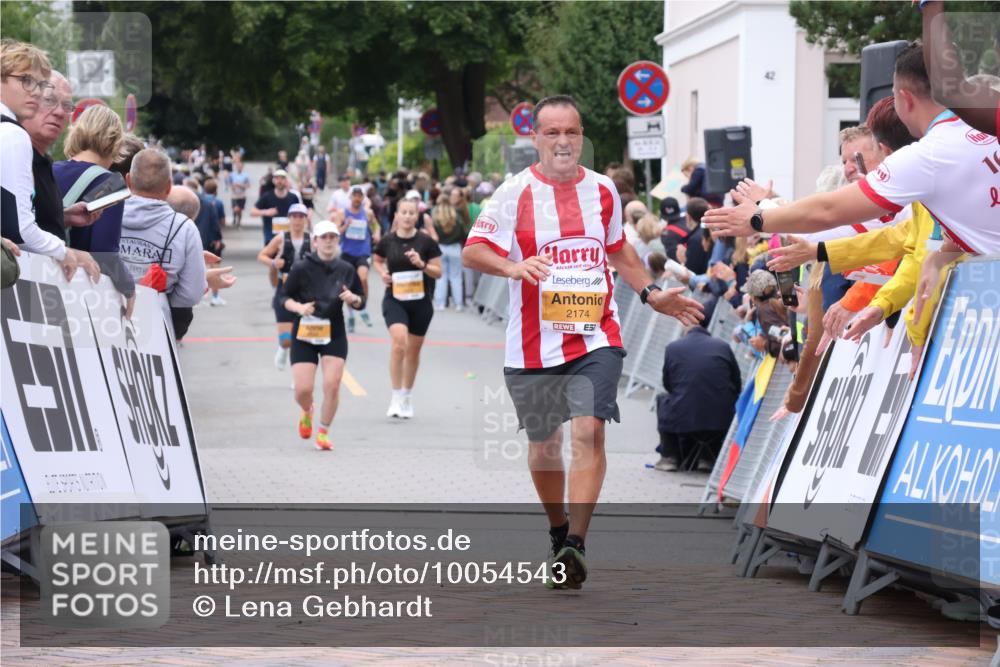 30.08.2026 - Blankeneser Heldenlauf Lena Gebhardt http://msf.ph/oto/10054543 30.08.2026 12:06:18 Ziel 2174, 2594, 4482 meine-sportfotos.de
