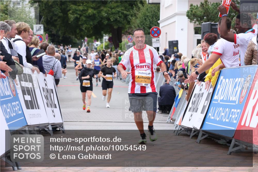30.08.2026 - Blankeneser Heldenlauf Lena Gebhardt http://msf.ph/oto/10054549 30.08.2026 12:06:18 Ziel 2174, 2594, 4482 meine-sportfotos.de
