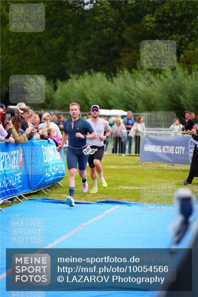 30.08.2026 - Elbe Triathlon Hamburg LAZAROV Photography http://msf.ph/oto/10054566 30.08.2026 10:56:43 Ziel 689, 1894 meine-sportfotos.de