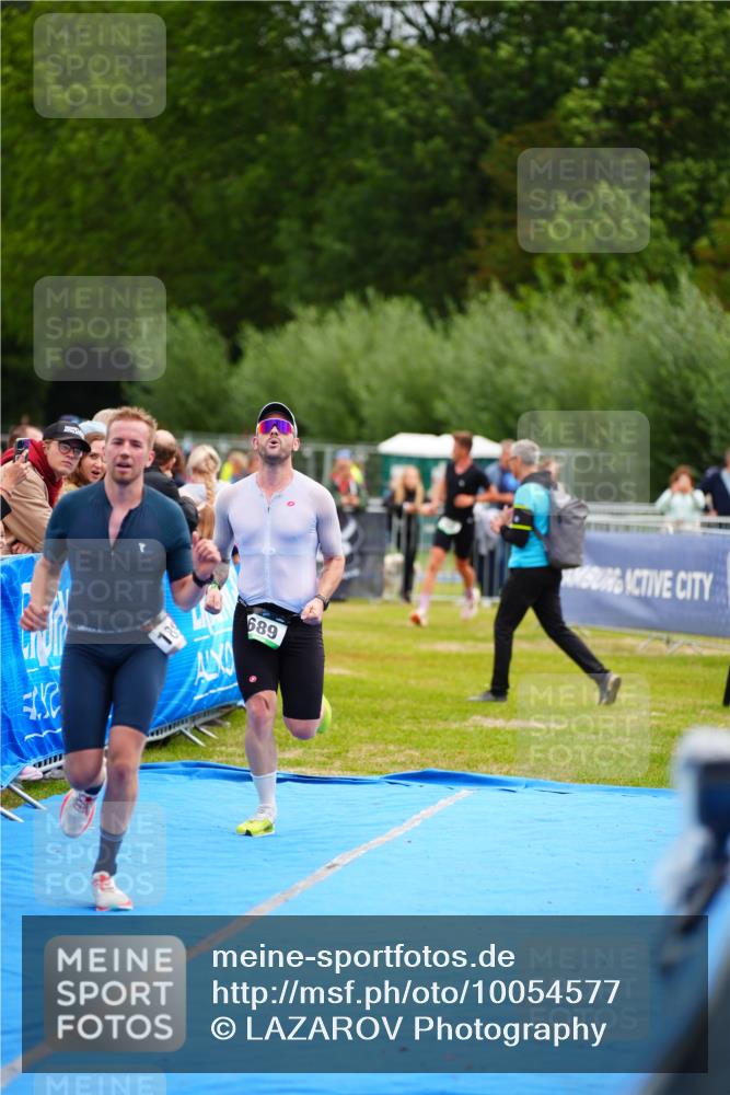 30.08.2026 - Elbe Triathlon Hamburg LAZAROV Photography http://msf.ph/oto/10054577 30.08.2026 10:56:44 Ziel 550, 689, 1894 meine-sportfotos.de