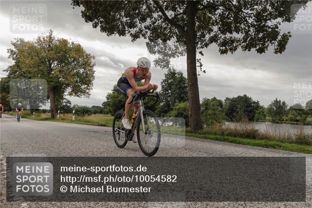 30.08.2026 - Elbe Triathlon Hamburg Michael Burmester http://msf.ph/oto/10054582 30.08.2026 11:07:43 Radfahren 985, 1300, 1364, 1386, 1435, 1438, 1578 meine-sportfotos.de