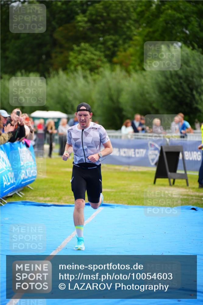 30.08.2026 - Elbe Triathlon Hamburg LAZAROV Photography http://msf.ph/oto/10054603 30.08.2026 10:57:05 Ziel 430 meine-sportfotos.de