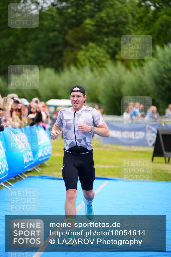 30.08.2026 - Elbe Triathlon Hamburg LAZAROV Photography http://msf.ph/oto/10054614 30.08.2026 10:57:05 Ziel 430 meine-sportfotos.de