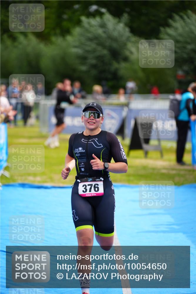30.08.2026 - Elbe Triathlon Hamburg LAZAROV Photography http://msf.ph/oto/10054650 30.08.2026 10:57:31 Ziel 376 meine-sportfotos.de