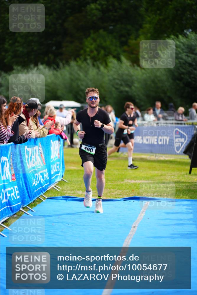 30.08.2026 - Elbe Triathlon Hamburg LAZAROV Photography http://msf.ph/oto/10054677 30.08.2026 10:57:44 Ziel 460 meine-sportfotos.de
