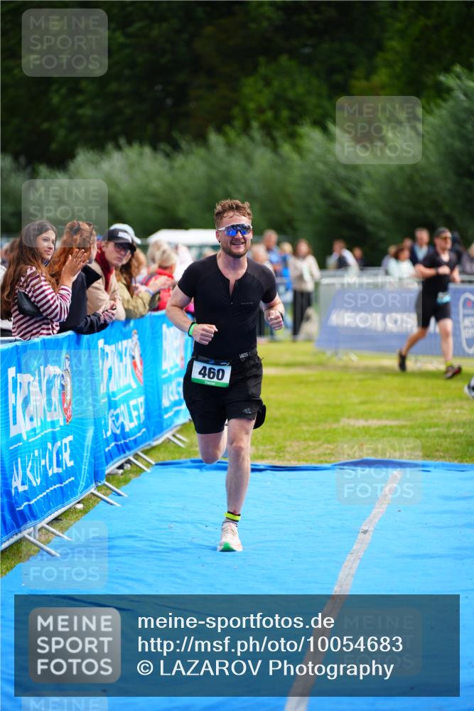 30.08.2026 - Elbe Triathlon Hamburg LAZAROV Photography http://msf.ph/oto/10054683 30.08.2026 10:57:44 Ziel 460 meine-sportfotos.de