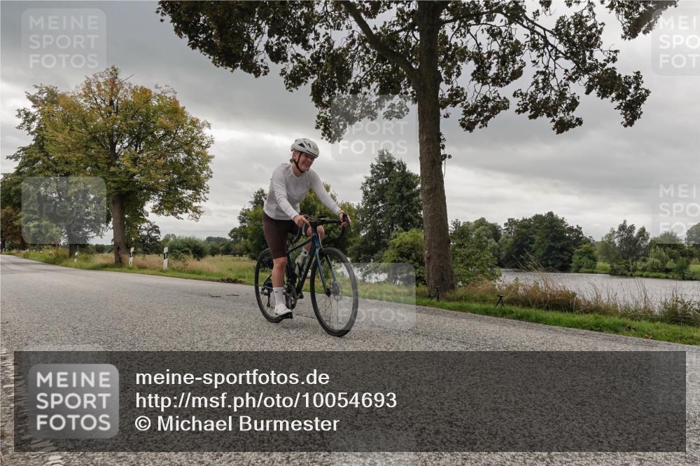 30.08.2026 - Elbe Triathlon Hamburg Michael Burmester http://msf.ph/oto/10054693 30.08.2026 11:10:39 Radfahren 1351, 1427, 1452 meine-sportfotos.de