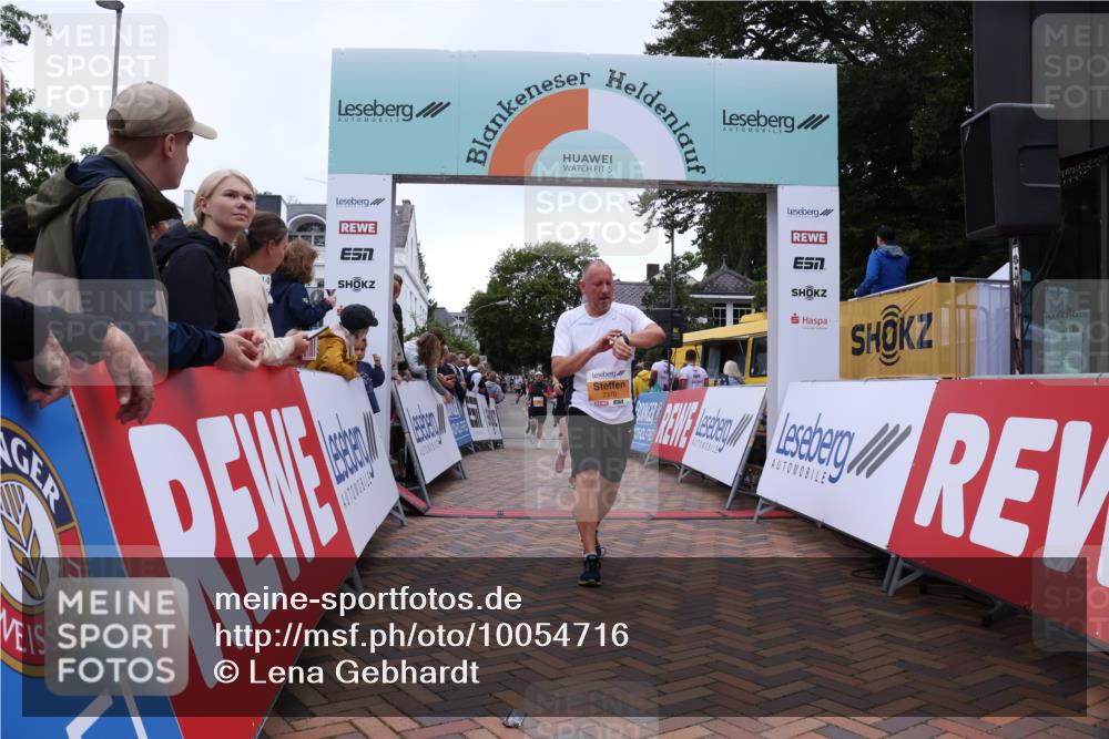 30.08.2026 - Blankeneser Heldenlauf Lena Gebhardt http://msf.ph/oto/10054716 30.08.2026 12:06:41 Ziel 2370, 2425, 2744, 2854, 2895, 4157 meine-sportfotos.de