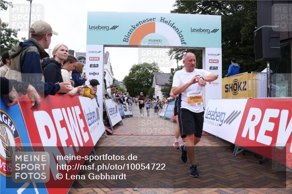 30.08.2026 - Blankeneser Heldenlauf Lena Gebhardt http://msf.ph/oto/10054722 30.08.2026 12:06:42 Ziel 2370, 2425, 2744, 2854, 2895, 4072, 4157 meine-sportfotos.de