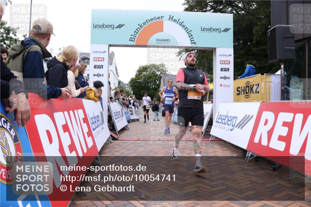 30.08.2026 - Blankeneser Heldenlauf Lena Gebhardt http://msf.ph/oto/10054741 30.08.2026 12:06:46 Ziel 2136, 2370, 2425, 2744, 4072 meine-sportfotos.de