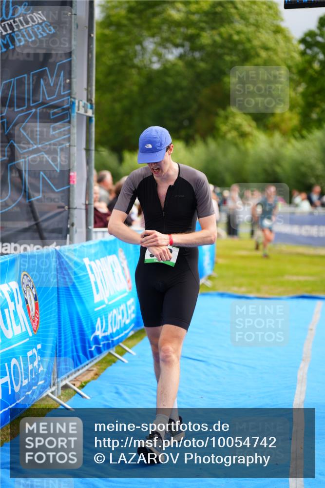 30.08.2026 - Elbe Triathlon Hamburg LAZAROV Photography http://msf.ph/oto/10054742 30.08.2026 10:58:46 Ziel 588 meine-sportfotos.de