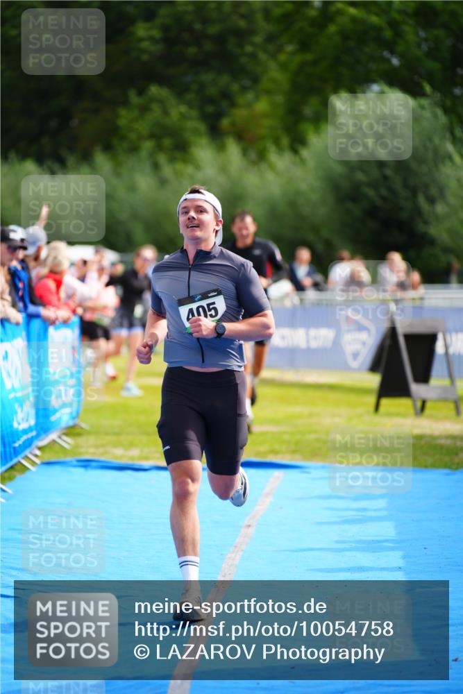 30.08.2026 - Elbe Triathlon Hamburg LAZAROV Photography http://msf.ph/oto/10054758 30.08.2026 10:59:16 Ziel 405, 418, 542 meine-sportfotos.de