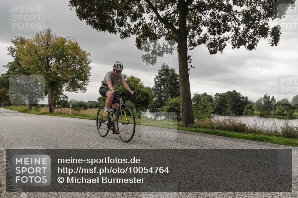 30.08.2026 - Elbe Triathlon Hamburg Michael Burmester http://msf.ph/oto/10054764 30.08.2026 11:13:07 Radfahren 1409 meine-sportfotos.de