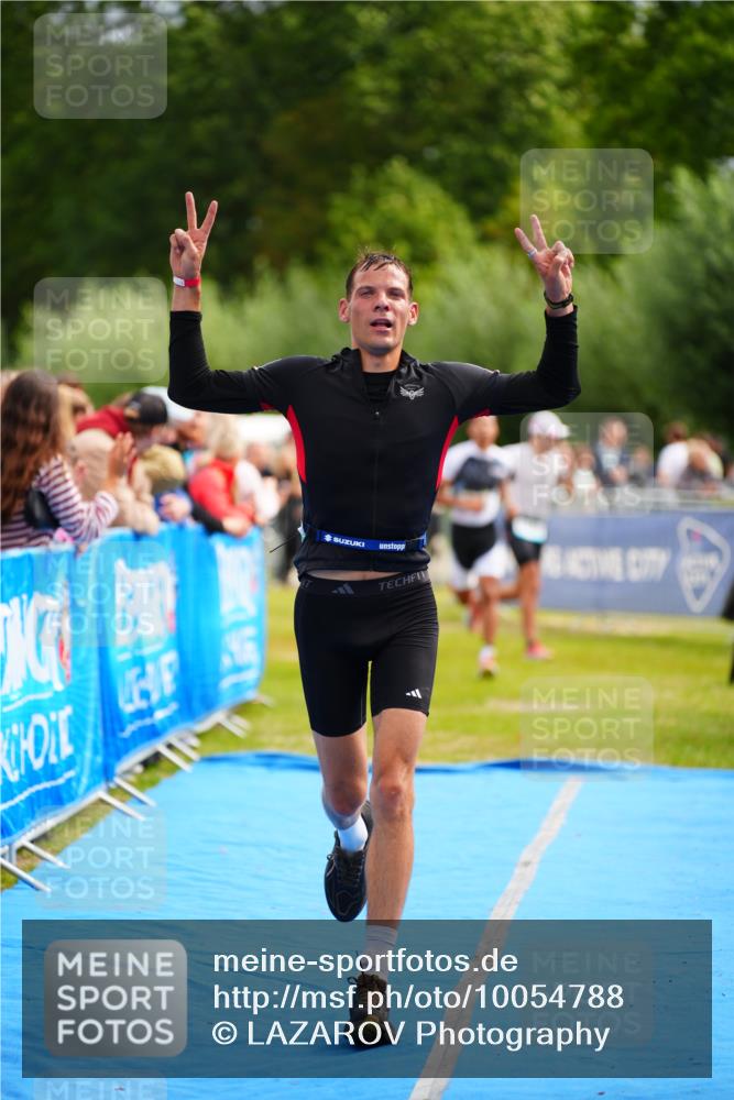30.08.2026 - Elbe Triathlon Hamburg LAZAROV Photography http://msf.ph/oto/10054788 30.08.2026 10:59:19 Ziel 331, 405, 418, 542 meine-sportfotos.de