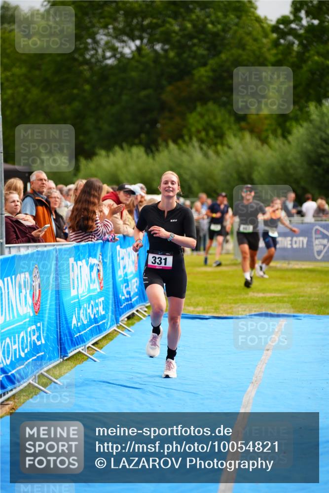 30.08.2026 - Elbe Triathlon Hamburg LAZAROV Photography http://msf.ph/oto/10054821 30.08.2026 10:59:26 Ziel 331, 418, 467 meine-sportfotos.de