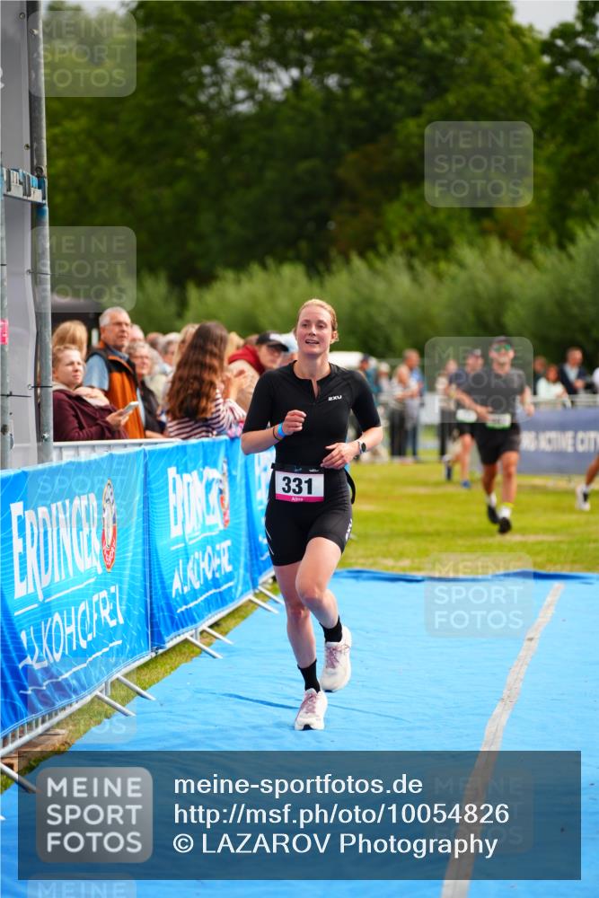 30.08.2026 - Elbe Triathlon Hamburg LAZAROV Photography http://msf.ph/oto/10054826 30.08.2026 10:59:26 Ziel 331, 418, 467 meine-sportfotos.de