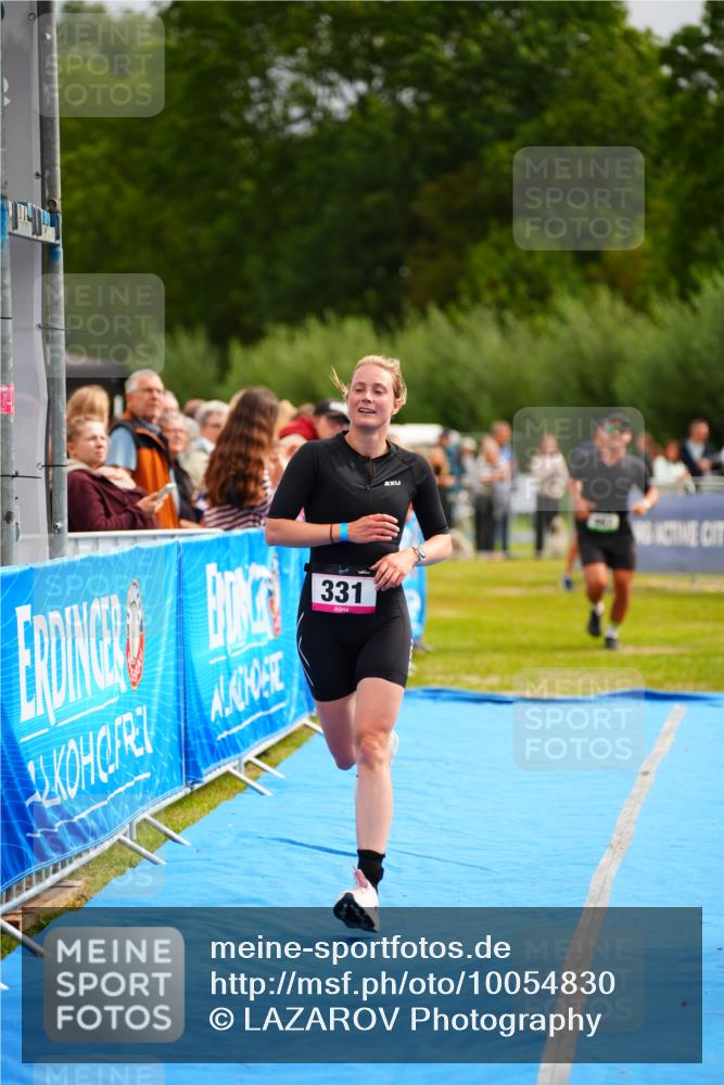 30.08.2026 - Elbe Triathlon Hamburg LAZAROV Photography http://msf.ph/oto/10054830 30.08.2026 10:59:26 Ziel 331, 418, 467 meine-sportfotos.de
