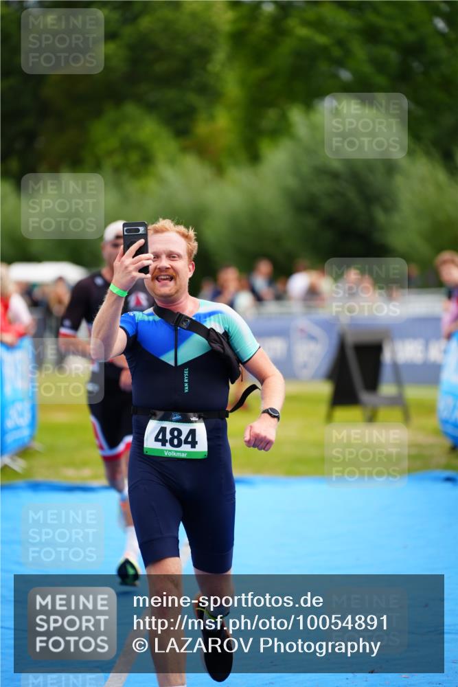30.08.2026 - Elbe Triathlon Hamburg LAZAROV Photography http://msf.ph/oto/10054891 30.08.2026 10:59:36 Ziel 462, 484 meine-sportfotos.de