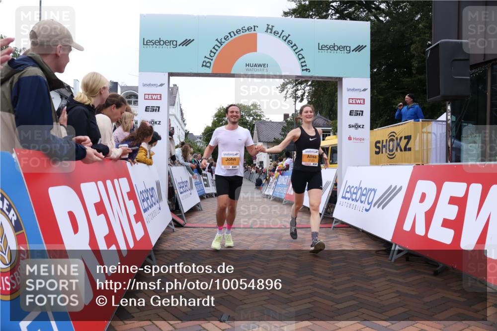 30.08.2026 - Blankeneser Heldenlauf Lena Gebhardt http://msf.ph/oto/10054896 30.08.2026 12:07:12 Ziel 2123, 2124 meine-sportfotos.de