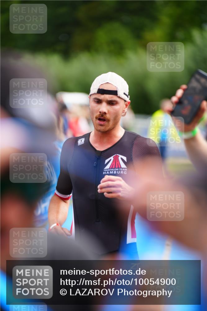 30.08.2026 - Elbe Triathlon Hamburg LAZAROV Photography http://msf.ph/oto/10054900 30.08.2026 10:59:38 Ziel 462, 484 meine-sportfotos.de