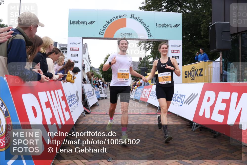 30.08.2026 - Blankeneser Heldenlauf Lena Gebhardt http://msf.ph/oto/10054902 30.08.2026 12:07:12 Ziel 2123, 2124 meine-sportfotos.de