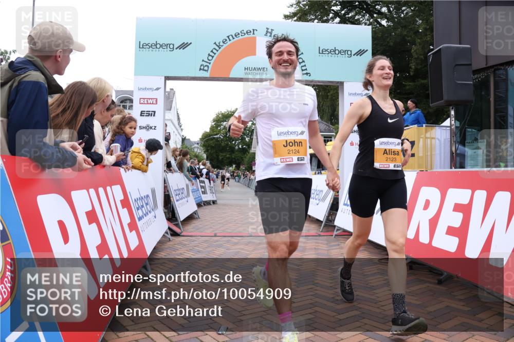 30.08.2026 - Blankeneser Heldenlauf Lena Gebhardt http://msf.ph/oto/10054909 30.08.2026 12:07:13 Ziel 2123, 2124 meine-sportfotos.de