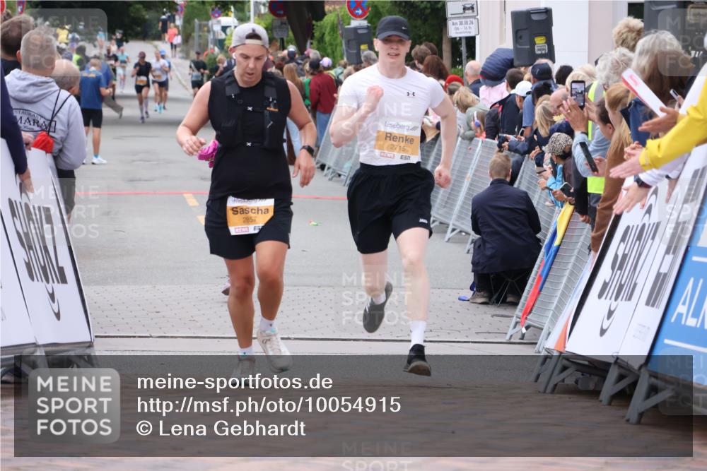 30.08.2026 - Blankeneser Heldenlauf Lena Gebhardt http://msf.ph/oto/10054915 30.08.2026 12:07:18 Ziel 2123, 2124, 2715, 2857 meine-sportfotos.de