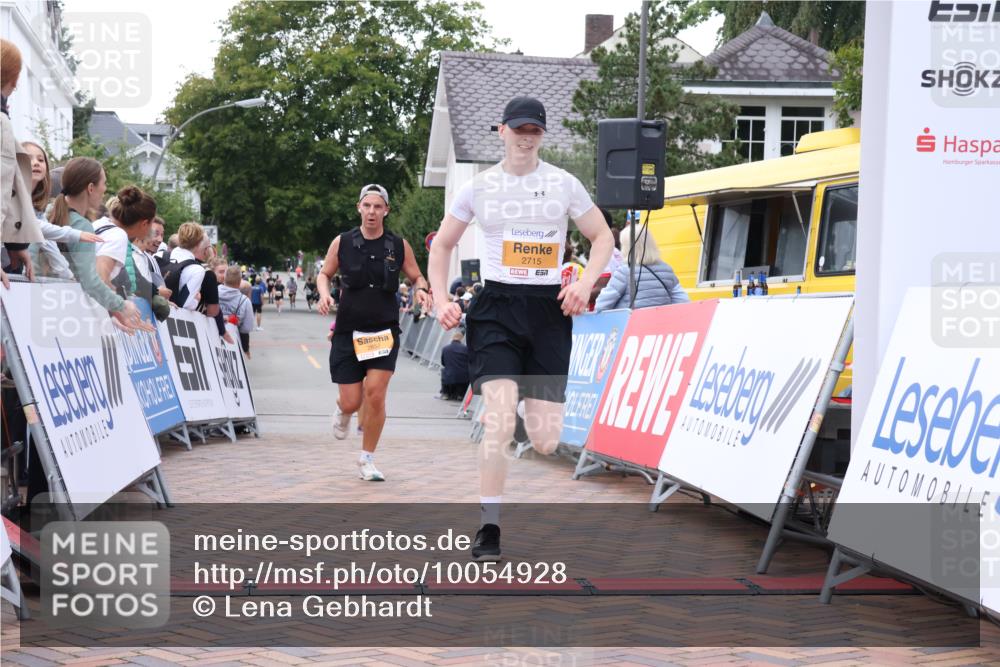 30.08.2026 - Blankeneser Heldenlauf Lena Gebhardt http://msf.ph/oto/10054928 30.08.2026 12:07:20 Ziel 2715, 2857, 2868 meine-sportfotos.de