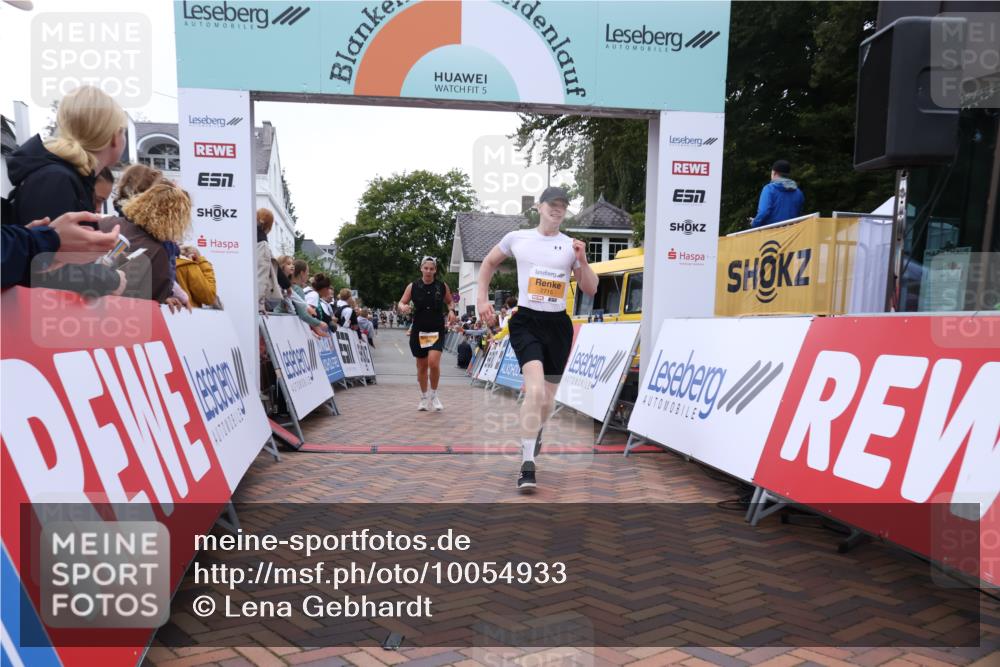 30.08.2026 - Blankeneser Heldenlauf Lena Gebhardt http://msf.ph/oto/10054933 30.08.2026 12:07:21 Ziel 2715, 2857, 2868 meine-sportfotos.de