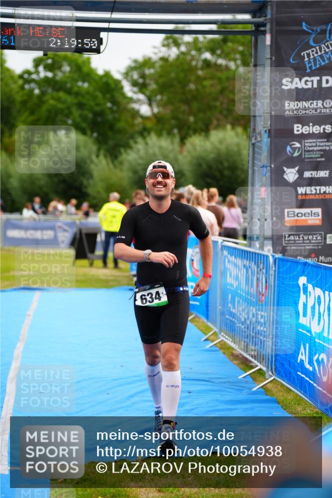 30.08.2026 - Elbe Triathlon Hamburg LAZAROV Photography http://msf.ph/oto/10054938 30.08.2026 10:59:53 Ziel 394, 634 meine-sportfotos.de