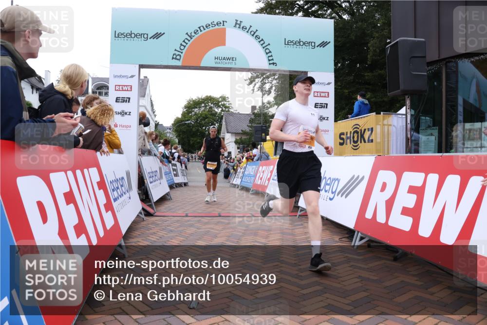30.08.2026 - Blankeneser Heldenlauf Lena Gebhardt http://msf.ph/oto/10054939 30.08.2026 12:07:21 Ziel 2715, 2857, 2868 meine-sportfotos.de