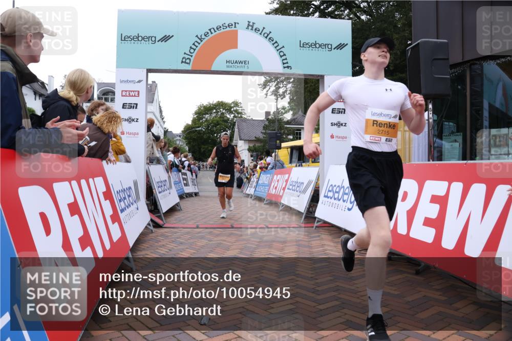 30.08.2026 - Blankeneser Heldenlauf Lena Gebhardt http://msf.ph/oto/10054945 30.08.2026 12:07:21 Ziel 2715, 2857, 2868 meine-sportfotos.de