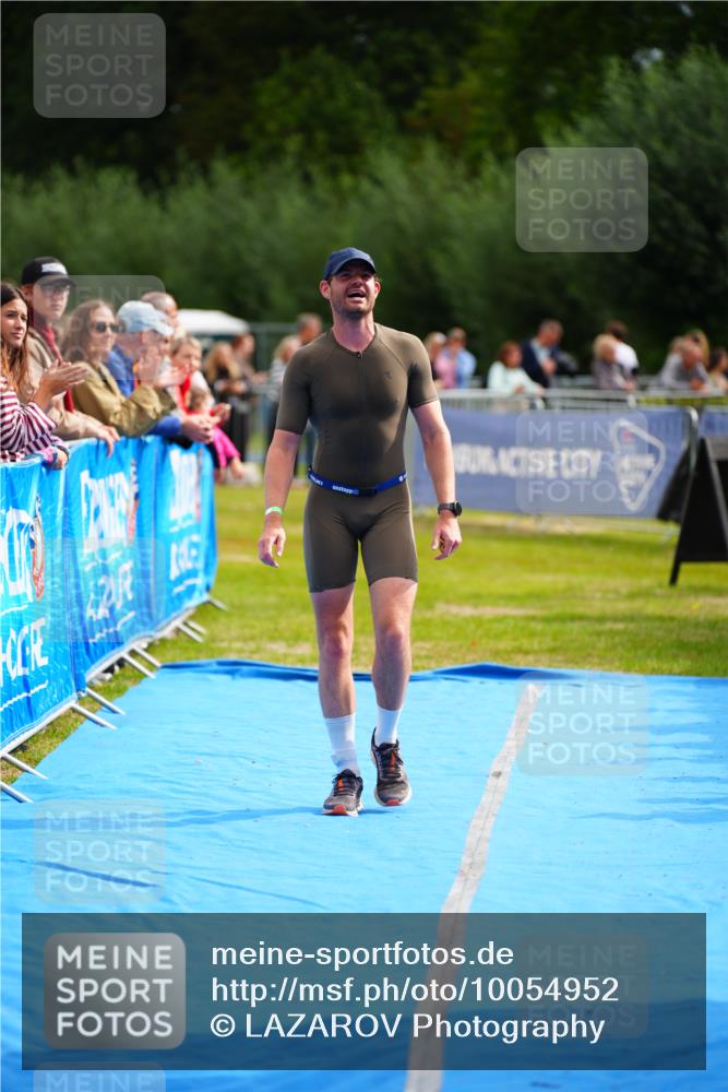 30.08.2026 - Elbe Triathlon Hamburg LAZAROV Photography http://msf.ph/oto/10054952 30.08.2026 11:00:05 Ziel 499 meine-sportfotos.de