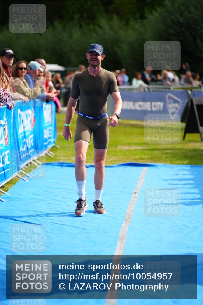 30.08.2026 - Elbe Triathlon Hamburg LAZAROV Photography http://msf.ph/oto/10054957 30.08.2026 11:00:05 Ziel 499 meine-sportfotos.de