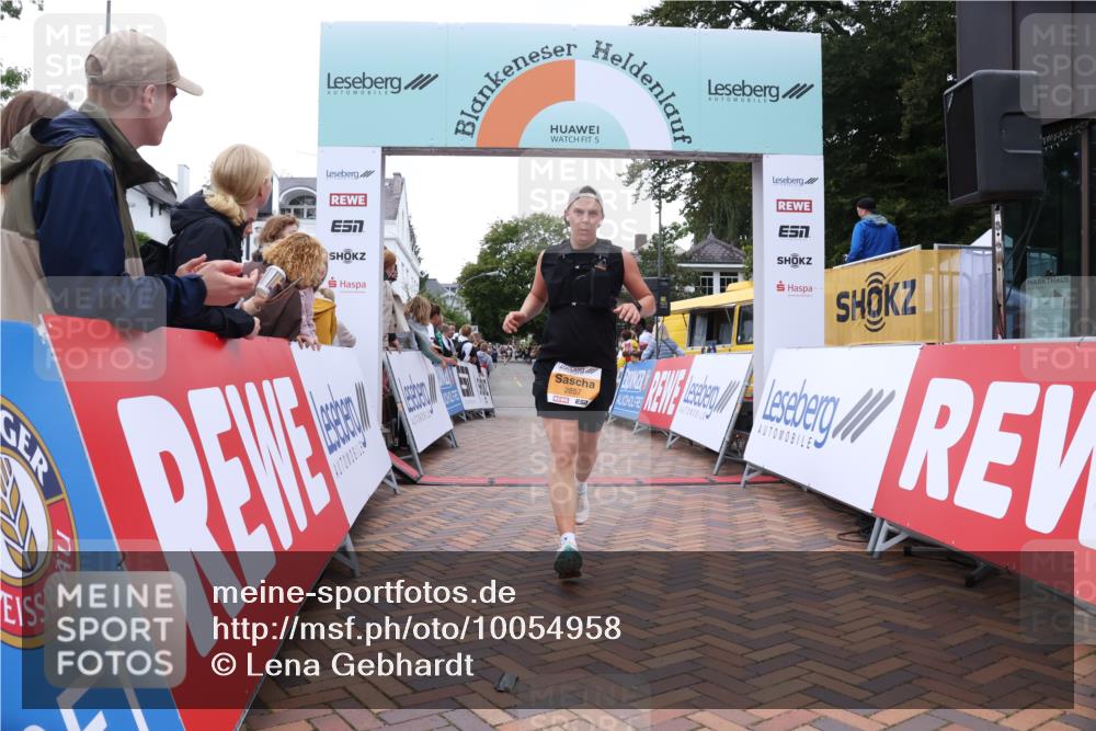 30.08.2026 - Blankeneser Heldenlauf Lena Gebhardt http://msf.ph/oto/10054958 30.08.2026 12:07:22 Ziel 2715, 2857, 2868 meine-sportfotos.de