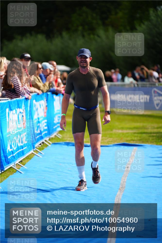 30.08.2026 - Elbe Triathlon Hamburg LAZAROV Photography http://msf.ph/oto/10054960 30.08.2026 11:00:06 Ziel 499 meine-sportfotos.de