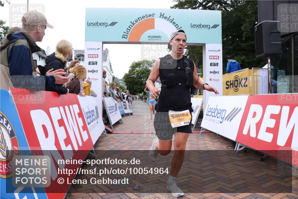 30.08.2026 - Blankeneser Heldenlauf Lena Gebhardt http://msf.ph/oto/10054964 30.08.2026 12:07:23 Ziel 2715, 2857, 2868 meine-sportfotos.de