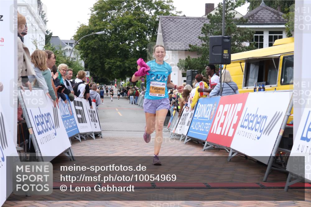30.08.2026 - Blankeneser Heldenlauf Lena Gebhardt http://msf.ph/oto/10054969 30.08.2026 12:07:24 Ziel 2715, 2857, 2868 meine-sportfotos.de
