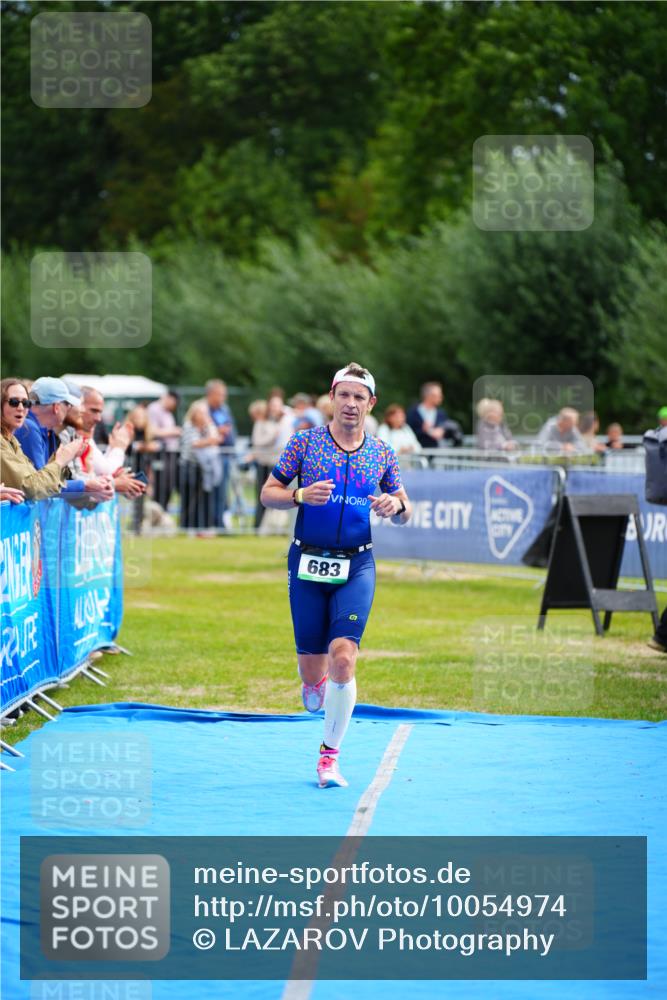 30.08.2026 - Elbe Triathlon Hamburg LAZAROV Photography http://msf.ph/oto/10054974 30.08.2026 11:00:25 Ziel 683 meine-sportfotos.de