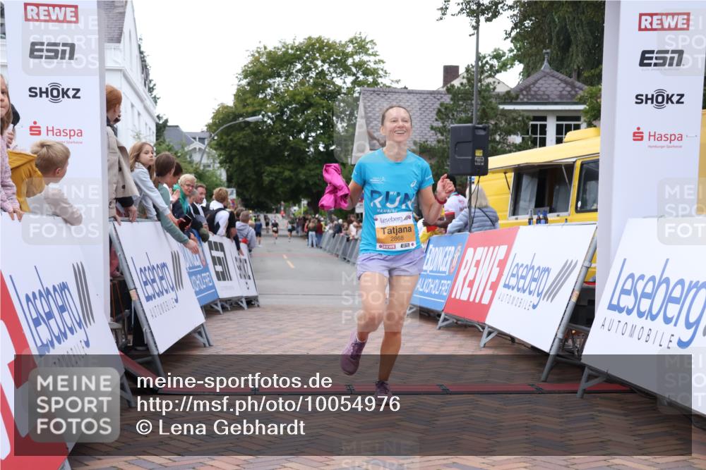 30.08.2026 - Blankeneser Heldenlauf Lena Gebhardt http://msf.ph/oto/10054976 30.08.2026 12:07:25 Ziel 2715, 2857, 2868 meine-sportfotos.de
