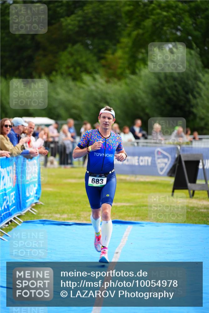 30.08.2026 - Elbe Triathlon Hamburg LAZAROV Photography http://msf.ph/oto/10054978 30.08.2026 11:00:25 Ziel 683 meine-sportfotos.de