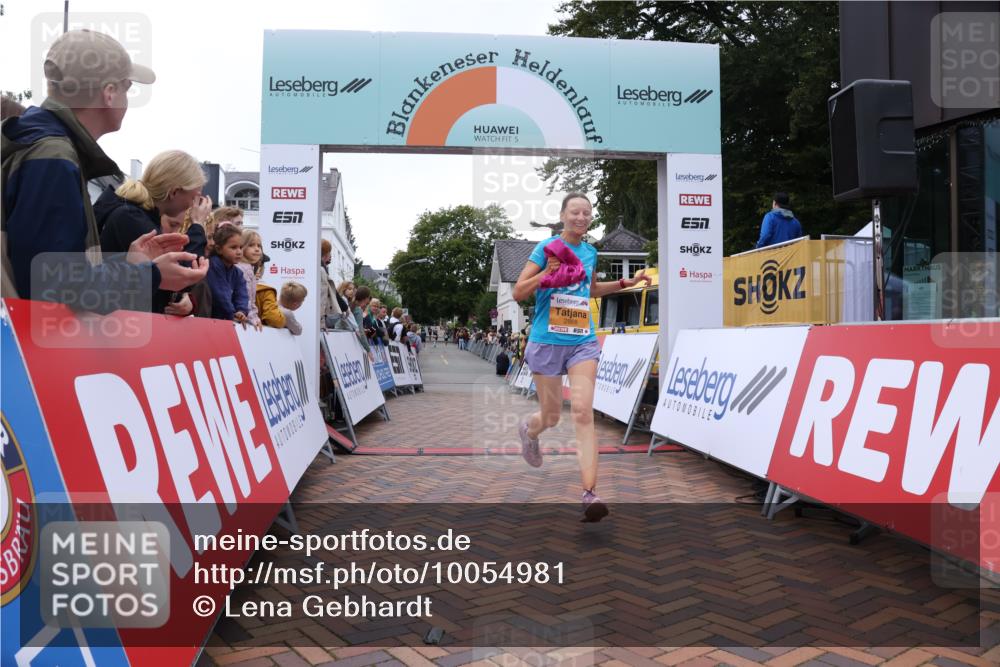 30.08.2026 - Blankeneser Heldenlauf Lena Gebhardt http://msf.ph/oto/10054981 30.08.2026 12:07:25 Ziel 2715, 2857, 2868 meine-sportfotos.de