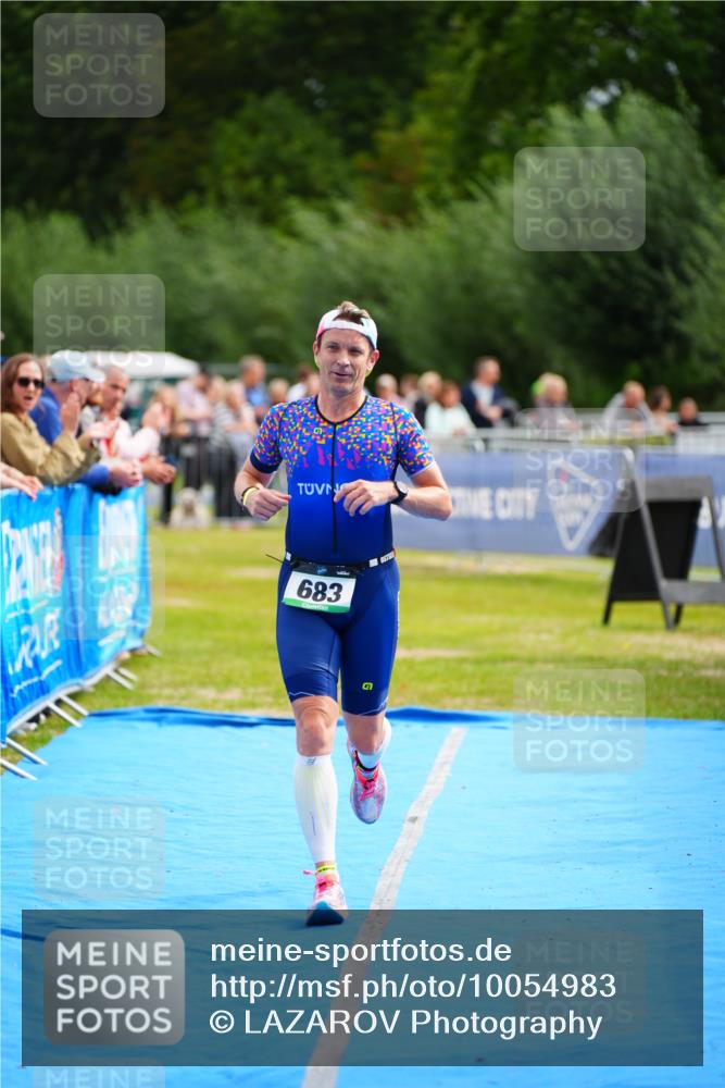 30.08.2026 - Elbe Triathlon Hamburg LAZAROV Photography http://msf.ph/oto/10054983 30.08.2026 11:00:26 Ziel 683 meine-sportfotos.de