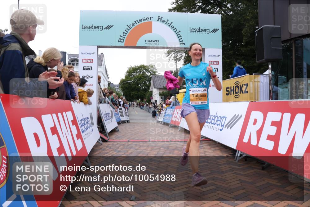 30.08.2026 - Blankeneser Heldenlauf Lena Gebhardt http://msf.ph/oto/10054988 30.08.2026 12:07:26 Ziel 2715, 2857, 2868 meine-sportfotos.de