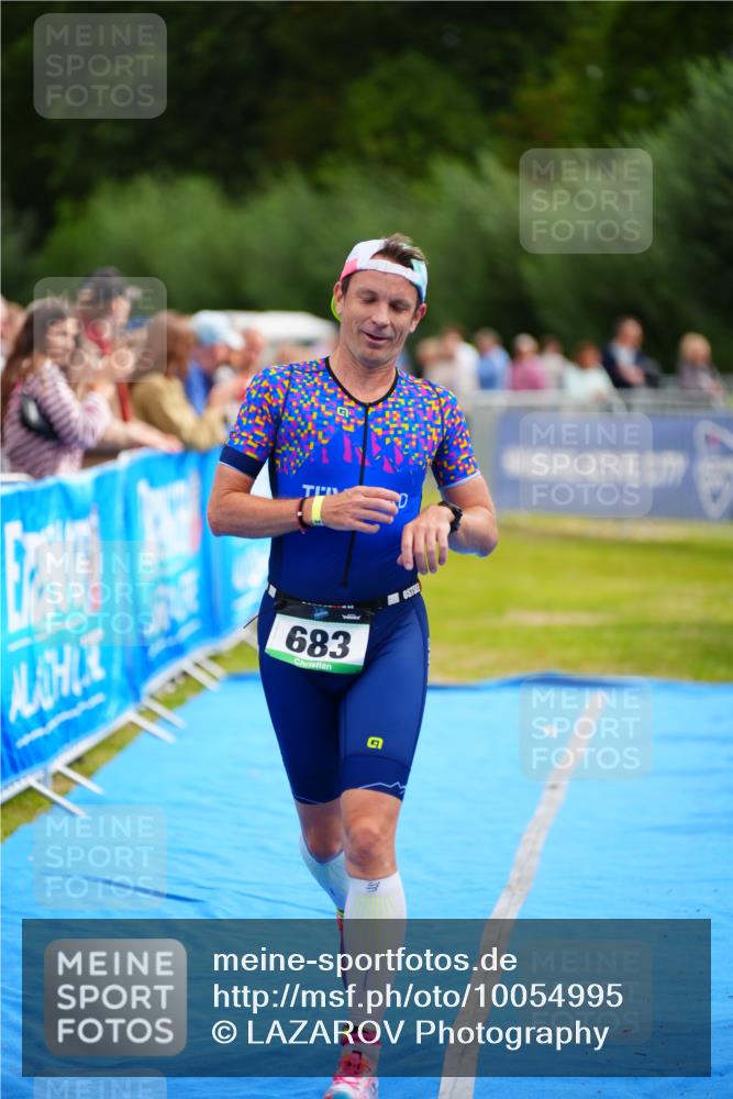 30.08.2026 - Elbe Triathlon Hamburg LAZAROV Photography http://msf.ph/oto/10054995 30.08.2026 11:00:27 Ziel 683 meine-sportfotos.de