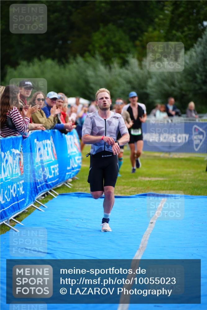30.08.2026 - Elbe Triathlon Hamburg LAZAROV Photography http://msf.ph/oto/10055023 30.08.2026 11:00:38 Ziel 248, 584, 621 meine-sportfotos.de